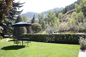 St. Moritz Lodge & Condominiums