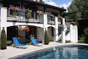 St. Moritz Lodge & Condominiums