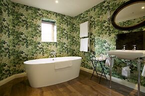Hare And Hounds Hotel