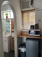 Riverbank Park Motel