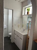 Riverbank Park Motel