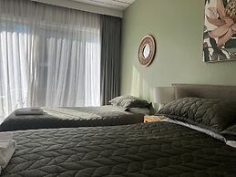 Riverbank Park Motel