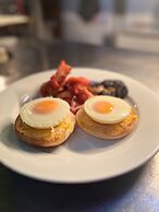 Riverbank Park Motel