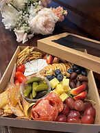 Riverbank Park Motel