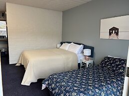 Riverbank Park Motel