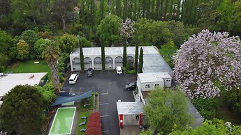 Riverbank Park Motel