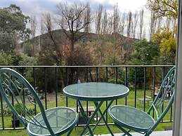 Riverbank Park Motel