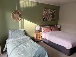 Riverbank Park Motel