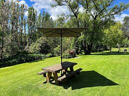 Riverbank Park Motel