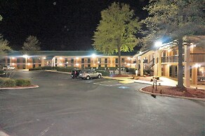Howard Johnson by Wyndham Greensboro Near the Coliseum