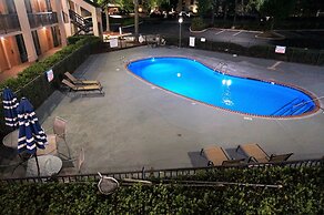 Howard Johnson by Wyndham Greensboro Near the Coliseum