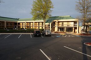 Howard Johnson by Wyndham Greensboro Near the Coliseum