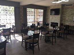 Howard Johnson by Wyndham Greensboro Near the Coliseum