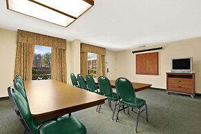 Howard Johnson by Wyndham Greensboro Near the Coliseum