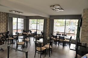 Howard Johnson by Wyndham Greensboro Near the Coliseum