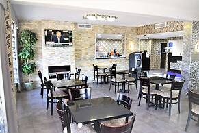 Howard Johnson by Wyndham Greensboro Near the Coliseum