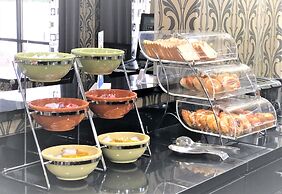 Howard Johnson by Wyndham Greensboro Near the Coliseum