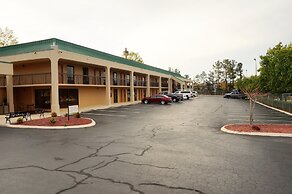 Howard Johnson by Wyndham Greensboro Near the Coliseum