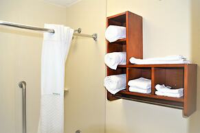 Howard Johnson by Wyndham Greensboro Near the Coliseum