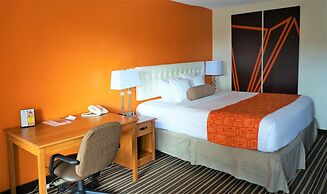 Howard Johnson by Wyndham Greensboro Near the Coliseum