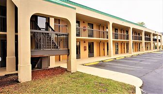 Howard Johnson by Wyndham Greensboro Near the Coliseum