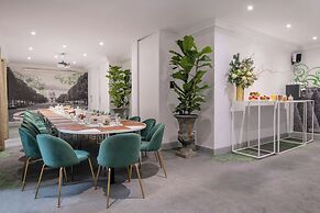 Renaissance Paris Nobel Tour Eiffel Hotel