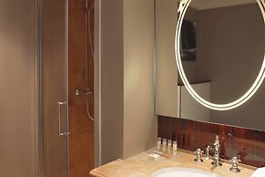 Renaissance Paris Nobel Tour Eiffel Hotel