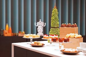 Renaissance Paris Nobel Tour Eiffel Hotel