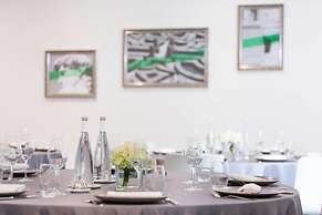 Renaissance Paris Nobel Tour Eiffel Hotel