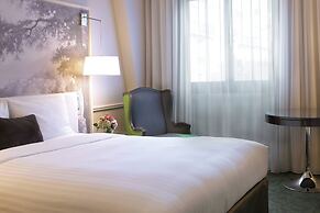 Renaissance Paris Nobel Tour Eiffel Hotel