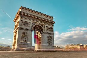 Renaissance Paris Nobel Tour Eiffel Hotel