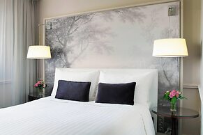 Renaissance Paris Nobel Tour Eiffel Hotel