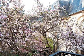 Renaissance Paris Nobel Tour Eiffel Hotel