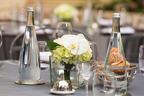 Renaissance Paris Nobel Tour Eiffel Hotel