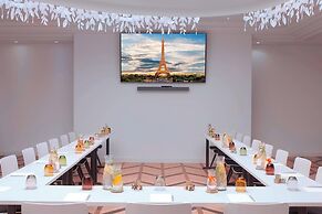 Renaissance Paris Nobel Tour Eiffel Hotel