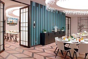 Renaissance Paris Nobel Tour Eiffel Hotel