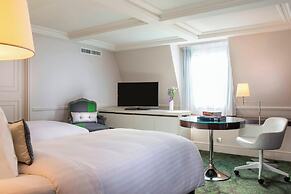 Renaissance Paris Nobel Tour Eiffel Hotel