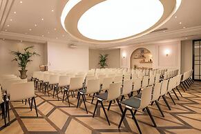 Renaissance Paris Nobel Tour Eiffel Hotel