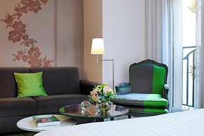 Renaissance Paris Nobel Tour Eiffel Hotel