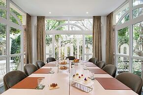 Renaissance Paris Nobel Tour Eiffel Hotel