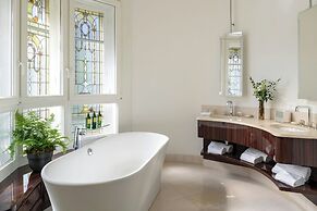 Renaissance Paris Nobel Tour Eiffel Hotel