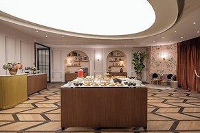 Renaissance Paris Nobel Tour Eiffel Hotel