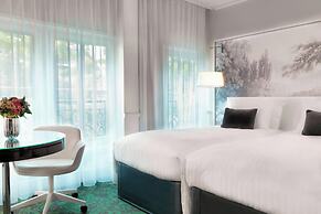 Renaissance Paris Nobel Tour Eiffel Hotel