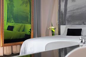 Renaissance Paris Nobel Tour Eiffel Hotel