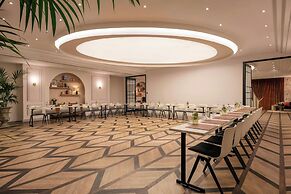 Renaissance Paris Nobel Tour Eiffel Hotel