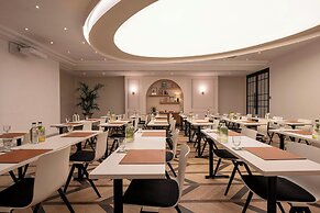 Renaissance Paris Nobel Tour Eiffel Hotel