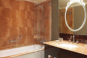 Renaissance Paris Nobel Tour Eiffel Hotel