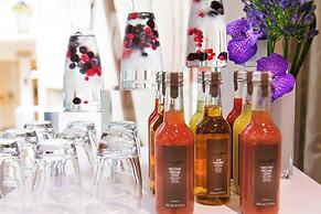 Renaissance Paris Nobel Tour Eiffel Hotel