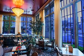 Mayflower Park Hotel