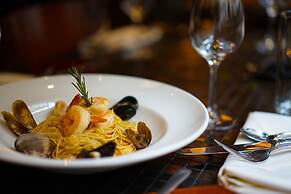 Mayflower Park Hotel